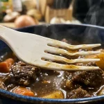 Скритите опасности от старите пластмасови вилици в гореща храна и с какво е безопасно да ги замените skritite-opasnosti-ot-starite-plastmasovi-vilitsi-v-goreshta-hrana-i.webp.webp