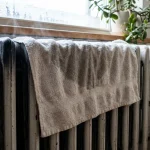 zashto-radiatorite-prevrashtat-apartamenta-v-pustinya-i-kak-da-si.webp.webp